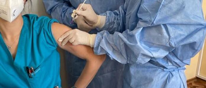 Vaccinul AstraZeneca ajunge, duminică, la Institutul Național de Cercetare Dezvoltare Medico-Militară „Cantacuzino. Anunțul CNCAV