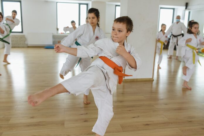 iSports deschide la Ploiești o secție de karate. Cursuri pentru copii și adulți