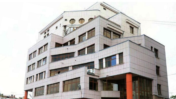 Clădirea SC Hale și Piețe, unde s-a desfășurat activitatea Tribunalului Prahova, va fi închiriată. Licitație publică deschisă, cu strigare, la Ploiești