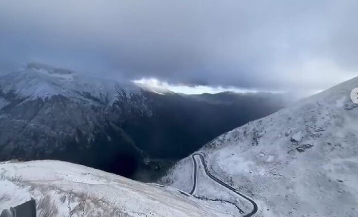 Imagini cu zăpada din Munții Făgăraș. A nins pe Transfăgărășan – VIDEO