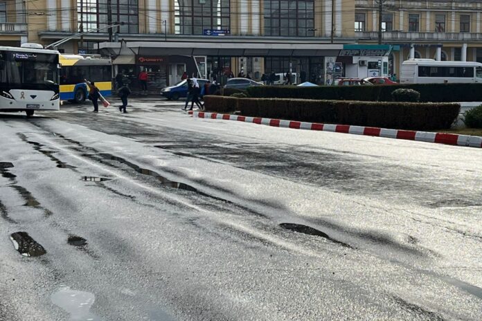 gropi, zona de sud, Gara de Sud, Ploiești, șosea în valuri, zi ploioasă, șosea valuri