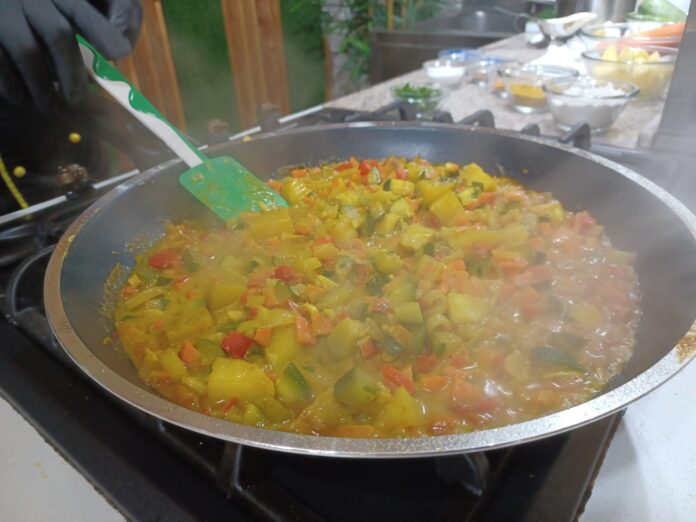 Rețeta de weekend de la Chef Dan Neagu – Restaurant Bulevard: curry de legume în stil asiatic [VIDEO]
